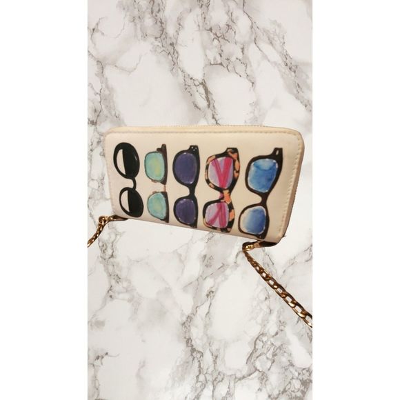 Vintage-Inspired Crossbody Wallet - Picture 2 of 5